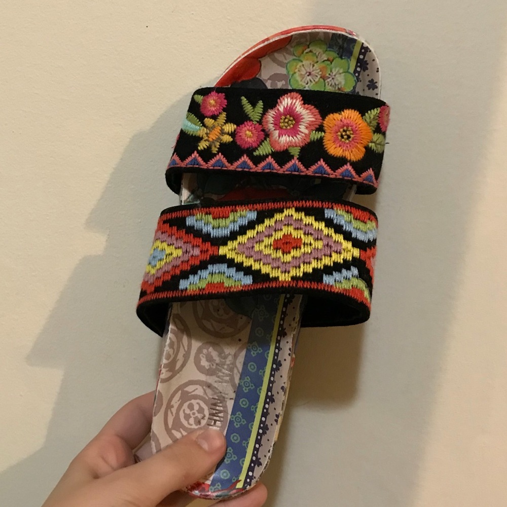 JOHNNY WAS Dinna slides embroidered sandal